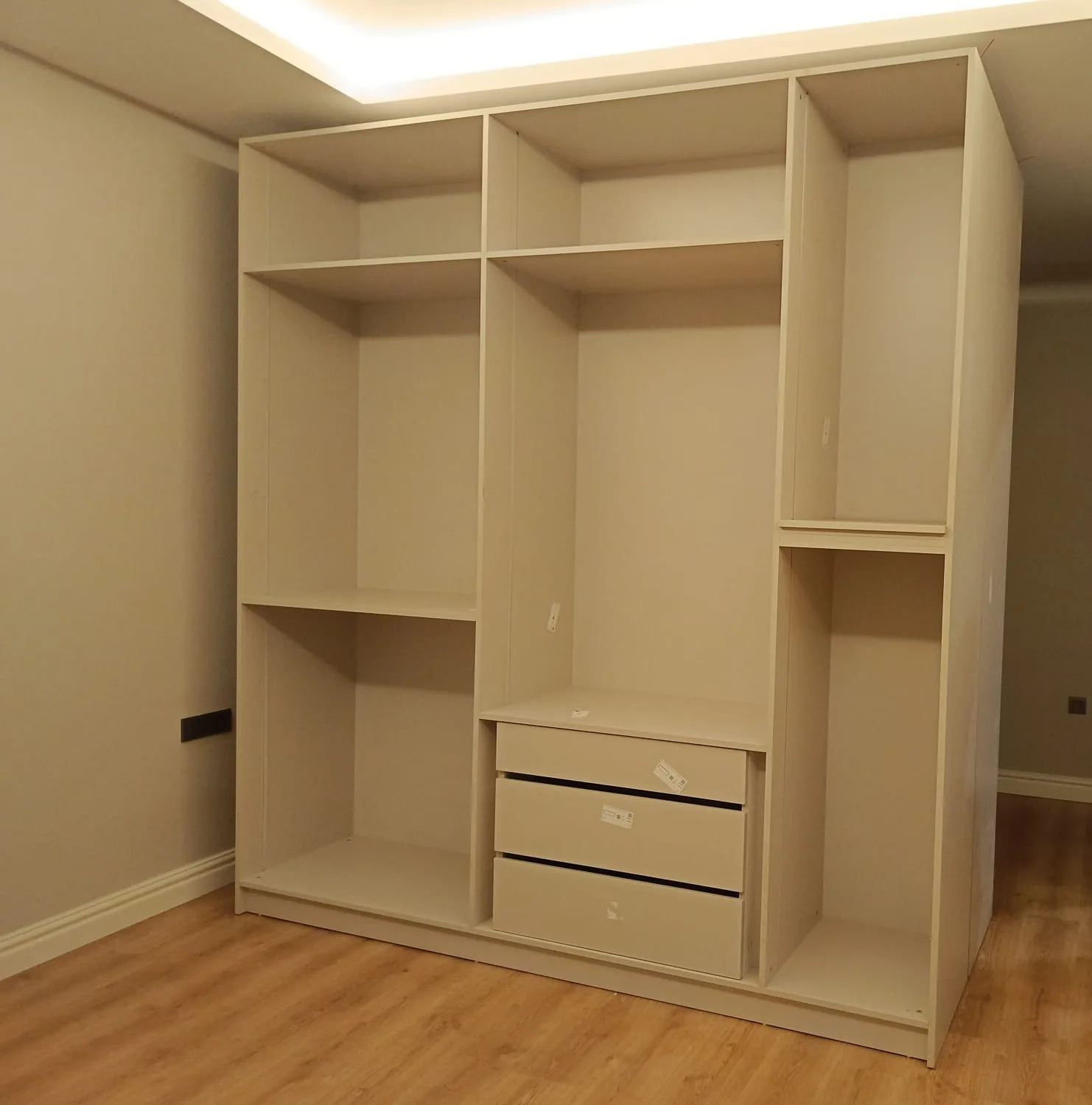 Linea Giyinme Odası Dolabı