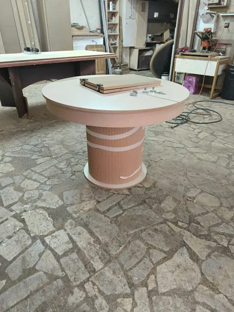 Riva Yuvarlak Toplantı Masası