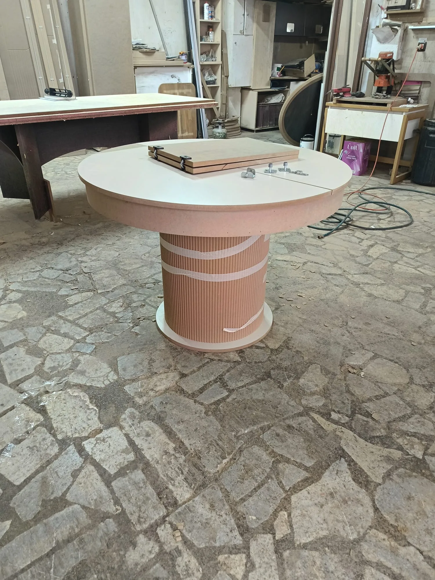 Riva Yuvarlak Toplantı Masası
